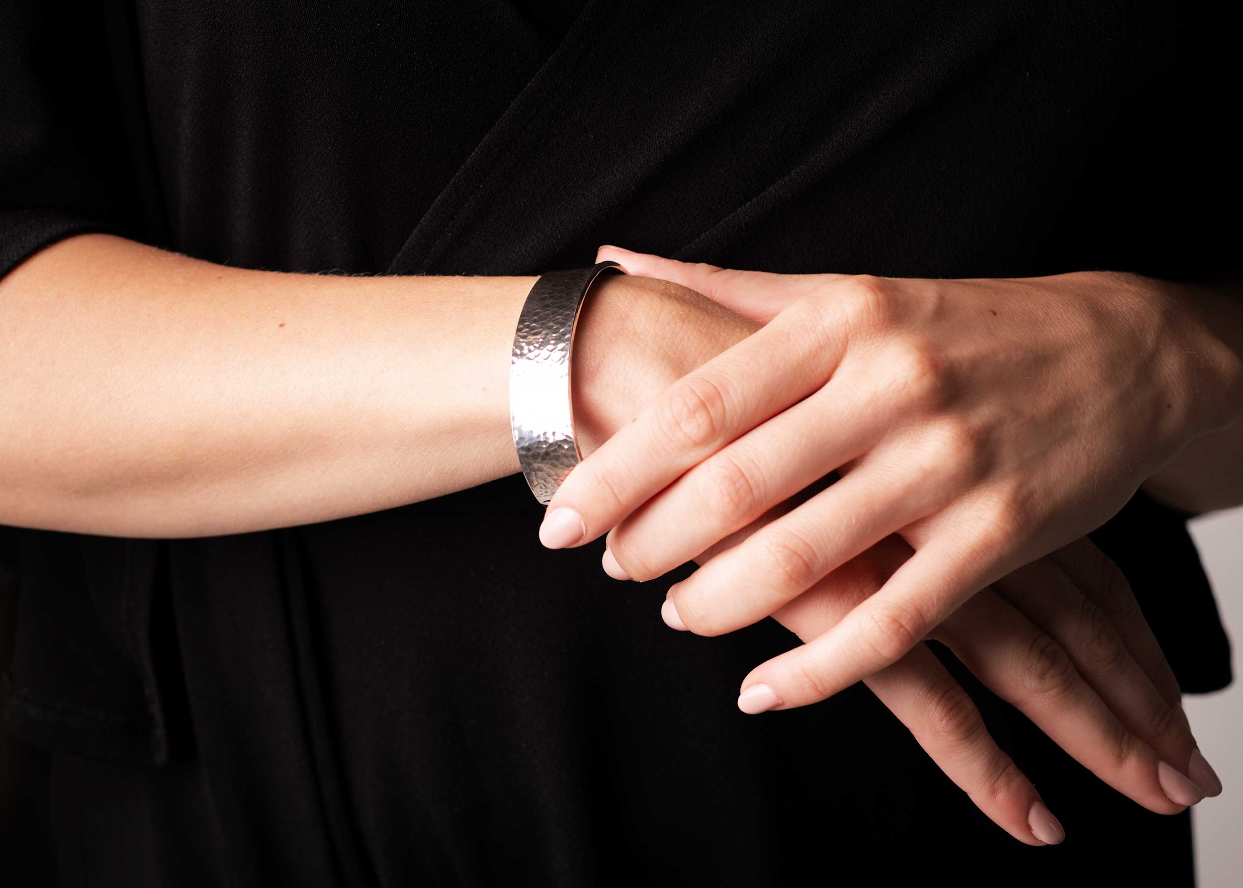 Sztywna bransoletka damska