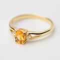 Piękny i wesoły. Złoty pierścionek z cytrynem i brylantami