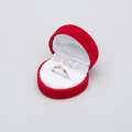 Małe pudełeczko na pierścionek w kolorze czerwonym