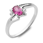 Oryginalny pierścionek z białego, polerowanego złota z przepięknym i rzadkim kamieniem - różowym szafirem i brylantami.