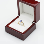Pierścionek złoty z tanzanitem i  diamentami-brylantami zaręczynowy w pudełku