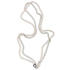 długi naszyjnik łańcuch i perły