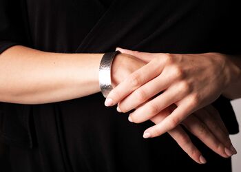 Sztywna bransoletka damska