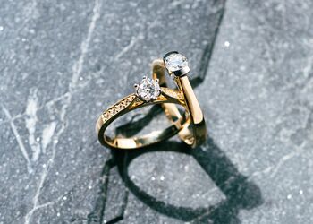 Pierścionki z brylantem - ponadczasowe piękno Pierścionki z brylantem - ponadczasowe piękno