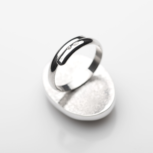 srebrny pierścionek z krzemieniem pasiastym z krakowa