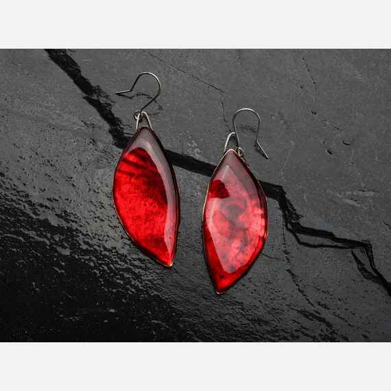 kolczyki czerwone - artystyczny projekt