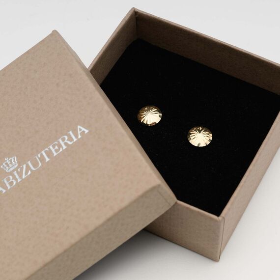 kolczyki złote w pudełku