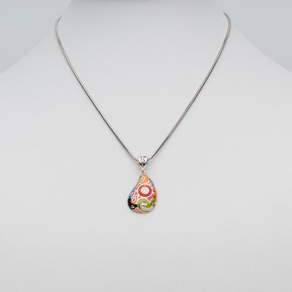 naszyjnik z kolorową emalią