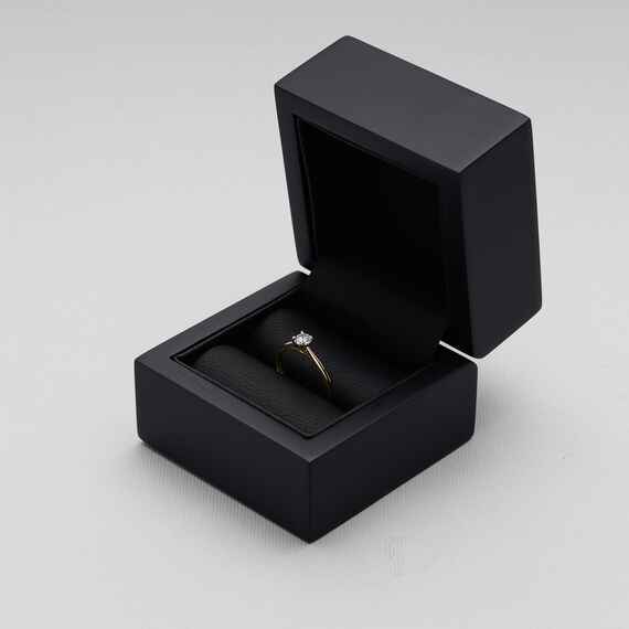 Pudełko na pierścionek czarne, kwadratowe