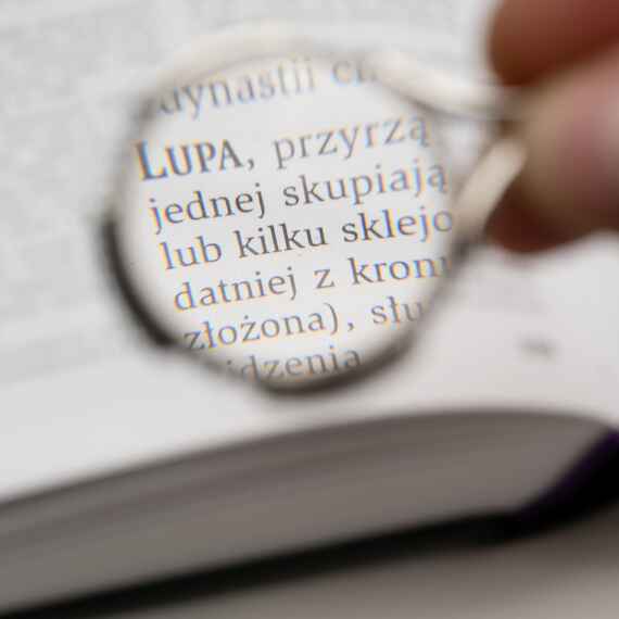 Naszyjnik lupka srebrny ozdobny szkło powiększające na łańcuszku, srebro 925