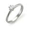pierścionek z brylantem na zaręczyny - z palca prosto do serca